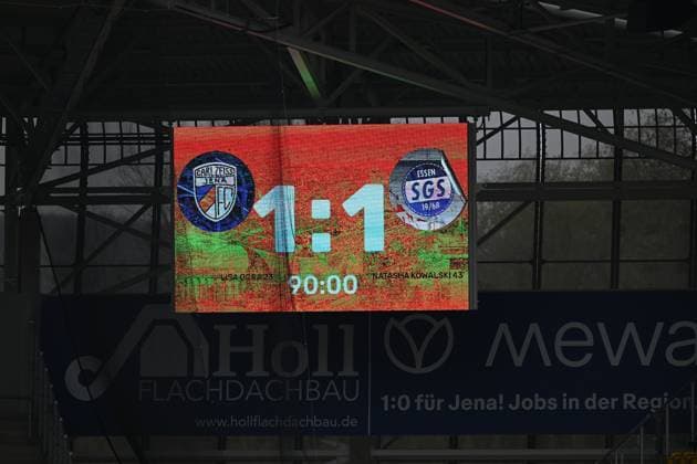 RECORD DATE NOT STATED Spielstand 1:1 zwischen SGS Essen und FC Carl Zeiss Jena am Ernst-Abbe-Sportfeld in Jena Spielstand 1:1 Anzeige Copyright: xSpeedshotx