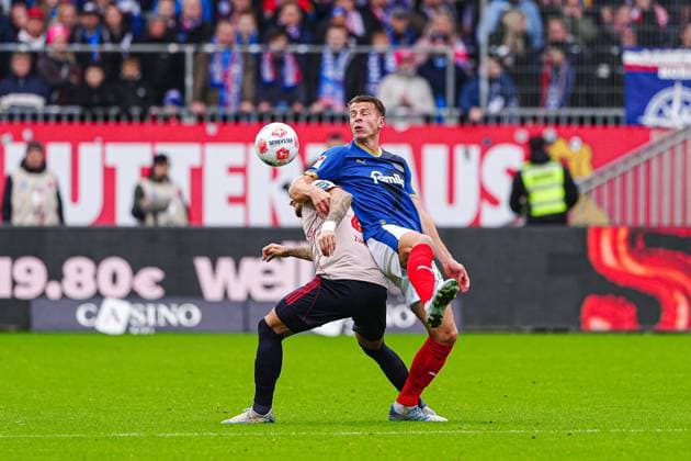 Matthias Zimmermann (Fortuna Duesseldorf, 25), Carl Johansson (Holstein Kiel, 05) GER, Holstein Kiel vs. Fortuna Duesseldorf, Fussball, 2. Bundesliga, Spieltag 12, Saison 2025 2026, 09.11.2025 DFL REGULATIONS PROHIBIT ANY USE OF PHOTOGRAPHS AS IMAGE SEQUENCES AND OR QUASI-VIDEO GER, Holstein Kiel vs. Fortuna Duesseldorf, Fussball, 2. Bundesliga, Spieltag 12, Saison 2025 2026, 09.11.2025 Kiel Copyright: xEibner-Pressefoto MarcelxvonxFehrnx EP_MFN