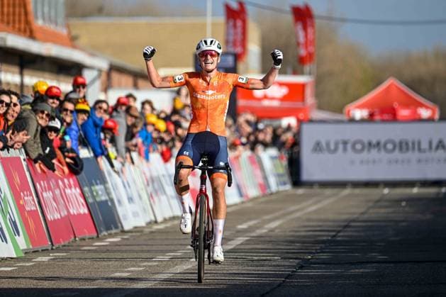 2025 UEC Cyclo-Cross EC - Women U23 MIDDELKERKE, BELGIUM - NOVEMBER 09 : Bentveld Leonie (NLD) celebrating her victory during the 2025 UEC Cyclo-Cross European Championships for Women U23 on November 09, 2025 in Middelkerke, Belgium, 09 11 2025 Middelkerke Belgium  Copyright: xNicoxVereeckenx