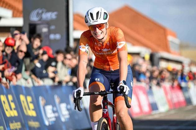 2025 UEC Cyclo-Cross EC - Women U23 MIDDELKERKE, BELGIUM - NOVEMBER 09 : Bentveld Leonie (NLD) celebrating her victory during the 2025 UEC Cyclo-Cross European Championships for Women U23 on November 09, 2025 in Middelkerke, Belgium, 09 11 2025 Middelkerke Belgium  Copyright: xNicoxVereeckenx