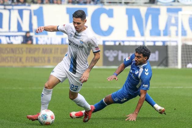 09.11.2025, xgox, Fussball - 2.Bundesliga 1.FC Magdeburg - SC Padernborn 07 emspor, v.l. Raphael Obermair (Paderborn, 23), Rayan Ghrieb (Magdeburg, 29) Zweikampf, Duell, Kampf, tackle (DFL DFB REGULATIONS PROHIBIT ANY USE OF PHOTOGRAPHS as IMAGE SEQUENCES and or QUASI-VIDEO) Magdeburg