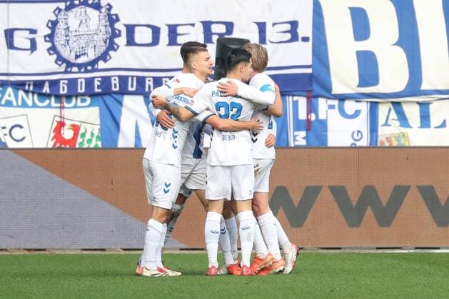 09.11.2025, xgox, Fussball - 2.Bundesliga 1.FC Magdeburg - SC Padernborn 07 emspor, v.l. Jubel nach dem 0:1 durch Sebastian Klaas (Paderborn, 26) (DFL DFB REGULATIONS PROHIBIT ANY USE OF PHOTOGRAPHS as IMAGE SEQUENCES and or QUASI-VIDEO) Magdeburg