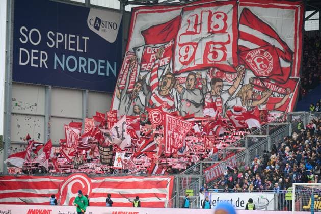 09.11.2025, Fußball, Herren, 2.BL (Bundesliga), Saison 2025 2026, Holstein Kiel - Fortuna Düsseldorf, 12. Spieltag Fanblock Düsseldorf Kiel Holstein-Stadion Schleswig-Holstein Deutschland