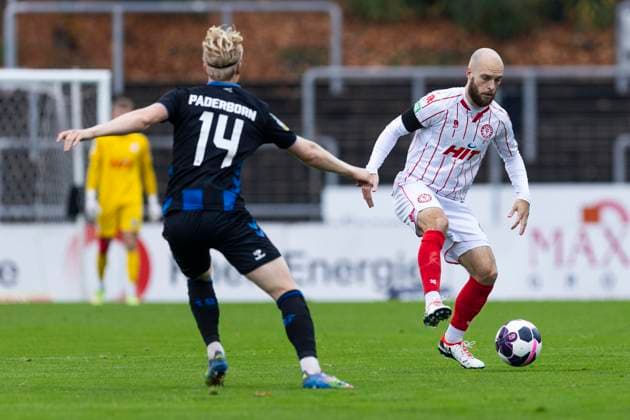 Regionalliga West: Fortuna Köln - SC Paderborn U21, U 21 09.11.2025 Adrian Stanilewicz (Fortuna Köln, 20), Anton Bäuerle (SC Paderborn U21, 14). Regionalliga West, Fortuna Köln - SC Paderborn U21, 15. Spieltag, am 09.11.2025, Südstadion, Köln Copyright: xBEAUTIFULxSPORTS Meuselx