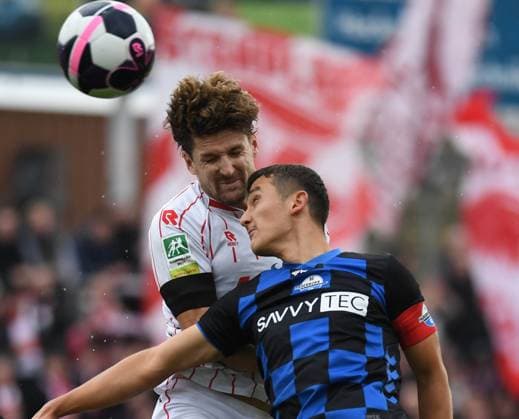 09.11.2025, xophax, Fussball - Regionalliga SC Fortuna Köln gegen SC Paderborn 07 U23 V.l.n.rechts : Enzo Wirtz , links ( Fortuna Köln ) und Kerem Yalcin ( Paderborn ) , rechts (DFL DFB REGULATIONS PROHIBIT ANY USE OF PHOTOGRAPHS as IMAGE SEQUENCES and or QUASI-VIDEO) Koeln