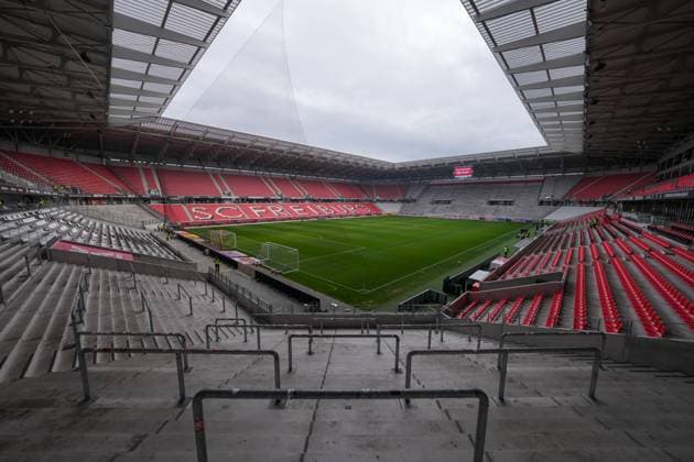 Stadionpanorama, Weitwinkel, Tribünen, Sitzplätze, Stehplätze , Deutschland, Fussball, 1. Bundesliga, 10.Spieltag, 2025 2026, SC Freiburg vs. FC St. Pauli, 09.11.2025, Europa-Park Stadion, Freiburg, Deutschland DFL REGULATIONS PROHIBIT ANY USE OF PHOTOGRAPHS AS IMAGE SEQUENCES AND OR QUASI-VIDEO. Freiburg Europa-Park Stadion Baden-Württemberg Deutschland *** Stadium panorama, wide angle, stands, seats, standing room , Germany, Football, 1 Bundesliga, 10 Matchday, 2025 2026, SC Freiburg vs FC St Pauli, 09 11 2025, Europa Park Stadion, Freiburg, Germany DFL REGULATIONS PROHIBIT ANY USE OF PHOTOGRAPHS AS IMAGE SEQUENCES AND OR QUASI VIDEO Freiburg Europa Park Stadion Baden Württemberg Germany Copyright: xArnexAmbergx