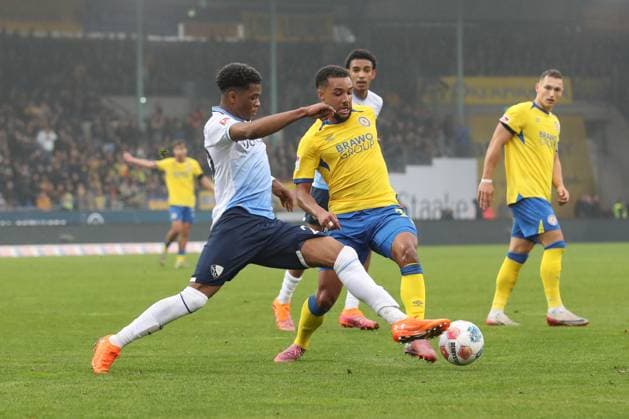 09.11.2025, xtgx, Fussball 2. Bundesliga, Eintracht Braunschweig - VfL Bochum v.l. Farid Alfa Ruprecht (Bochum, 29), Leon Bell Bell (Braunschweig, 19) Zweikampf, Duell, Kampf, tackle (DFL DFB REGULATIONS PROHIBIT ANY USE OF PHOTOGRAPHS as IMAGE SEQUENCES and or QUASI-VIDEO) Braunschweig