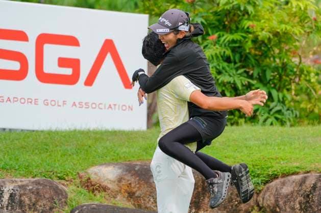 Moutai Singapore Open 2025 in Singapore Yosuke Asaji of Japan (C) is hugged by a Japanese team caddie as he celebrates winning the sudden-death playoff in the final round of the Moutai Singapore Open 2025 in Singapore on 9 November 2025. Singapore Singapore  Copyright: xMatrixxImages LimxSimonx