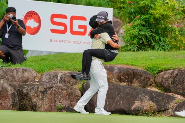 Moutai Singapore Open 2025 in Singapore Yosuke Asaji of Japan (C) is hugged by a Japanese team caddie as he celebrates winning the sudden-death playoff in the final round of the Moutai Singapore Open 2025 in Singapore on 9 November 2025. Singapore Singapore  Copyright: xMatrixxImages LimxSimonx