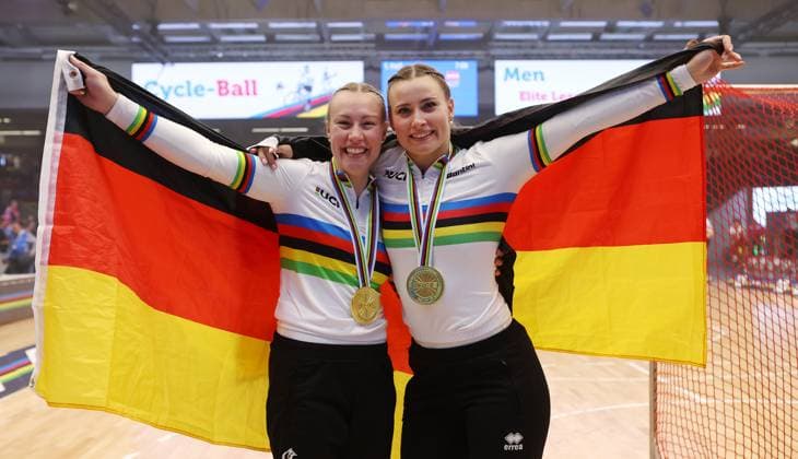 BAU 09.11.2025 Göppingen Kunstrad UCI Hallenrad WM 2025, 2er Damen Weltmeisterinnen, v.l. Henny Kirst (GER) und Antonia Bärk (GER)