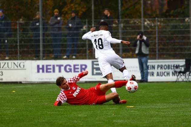 Fußball I Herren I Saison 2025 2026 I Regionalliga Nord I 18.Spieltag I Eintracht Norderstedt - Altona 93 I 09.11.2025 Andre Wallenborn (2, FC Eintracht Norderstedt) Lesley Karschau (19, Altona 93) Norderstedt Edmund Plambeck Stadion Schleswig-Holstein Deutschland Copyright: xLobeca RalfxHomburgx