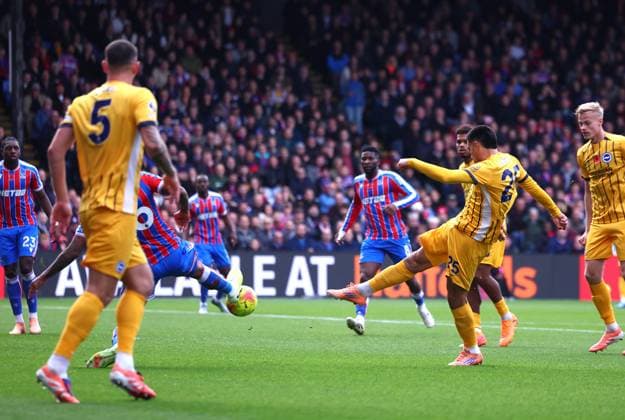 London, England, 9th November 2025. Diego Gomez of Brighton and Hove Albion shoots at goal but fails to score during the Crystal Palace vs Brighton and Hove Albion Premier League match at Selhurst Park, London. Picture credit should read: Paul Terry Sportimage EDITORIAL USE ONLY. No use with unauthorised audio, video, data, fixture lists, club league logos or live services. Online in-match use limited to 120 images, no video emulation. No use in betting, games or single club league player publications. SPI_008_PT_Crystal_Palace_Brighton SPI-4277-0008