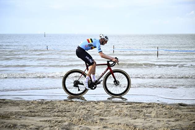 Belgian Michael Vanthourenhout pictured in action during the elite men race at the UEC Cyclocross European Championships, Sunday 09 November 2025, in Middelkerke. JASPERxJACOBS  x140423377x