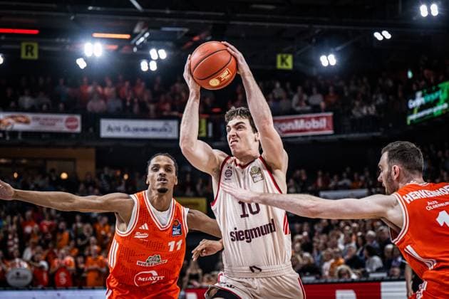 1. Basketball Bundesliga, easyCredit BBL, Saison 2025 2026, Herren, Hauptrunde, 7. Spieltag, 09.11.2025, RASTA Vechta - FC Bayern München Basketball Justinian Jessup ( 10 - FC Bayern München Basketball) in Aktion Vechta RASTA Dome Niedersachsen Deutschland