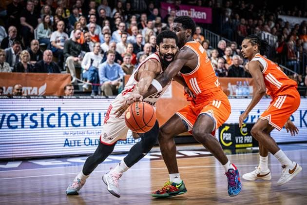 1. Basketball Bundesliga, easyCredit BBL, Saison 2025 2026, Herren, Hauptrunde, 7. Spieltag, 09.11.2025, RASTA Vechta - FC Bayern München Basketball Spencer Dinwiddie ( 26 - FC Bayern München Basketball) in Aktion Vechta RASTA Dome Niedersachsen Deutschland