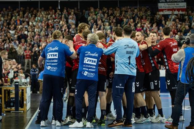 DAIKIN HBL: SG Flensburg-Handewitt vs Handball Verein Hamburg; 09.11.25 Team SG Flensburg-Handewitt vor dem Spiel DAIKIN HBL: SG Flensburg-Handewitt vs Handball Sport Verein Hamburg, GP JOULE Arena am 09.11.25 Copyright: xBEAUTIFULxSPORTS MarioxM.xKobergx
