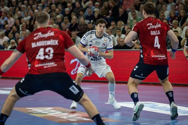 DAIKIN HBL: SG Flensburg-Handewitt vs Handball Verein Hamburg; 09.11.25 Elias Kofler (Nr.06, Handball Sportverein Hamburg) im Angriff DAIKIN HBL: SG Flensburg-Handewitt vs Handball Sport Verein Hamburg, GP JOULE Arena am 09.11.25 Copyright: xBEAUTIFULxSPORTS MarioxM.xKobergx