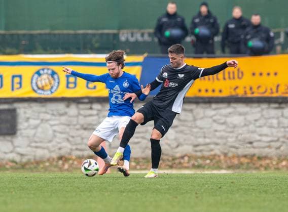 Fussball, Herren, Saison 2025 2026, Regionalliga Nordost (15. Spieltag), BFC Preussen - 1. FC Lokomotive Leipzig, v.l. Dorian Cevis (Lok Leipzig), Philip Fontein (Preussen), 09.11. 2025, Copyright: xSebastianxRäppold MatthiasxKochx