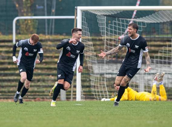Fussball, Herren, Saison 2025 2026, Regionalliga Nordost (15. Spieltag), BFC Preussen - 1. FC Lokomotive Leipzig, v.l. Nikolas Frank (Preussen), Philip Fontein (Preussen), Lenny Stein (Preussen), Jubel nach Tor zum 1:0, 09.11. 2025, Copyright: xSebastianxRäppold MatthiasxKochx