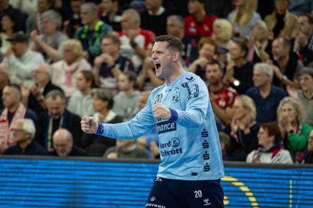 DAIKIN HBL: SG Flensburg-Handewitt vs Handball Verein Hamburg; 09.11.25 Jubel Freude über gehaltenen Ball bei Kevin Møller (Nr.20, SG Flensburg-Handewitt) DAIKIN HBL: SG Flensburg-Handewitt vs Handball Sport Verein Hamburg, GP JOULE Arena am 09.11.25 Copyright: xBEAUTIFULxSPORTS MarioxM.xKobergx
