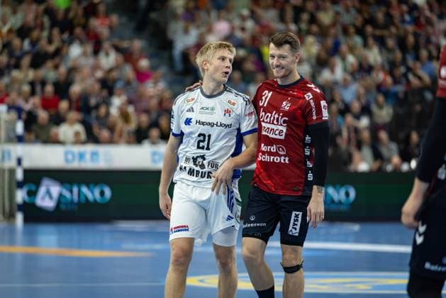 DAIKIN HBL: SG Flensburg-Handewitt vs Handball Verein Hamburg; 09.11.25 Frederik Bo Andersen (Nr.21, Handball Sportverein Hamburg) mit Emil Jakobsen (Nr.31, SG Flensburg-Handewitt) DAIKIN HBL: SG Flensburg-Handewitt vs Handball Sport Verein Hamburg, GP JOULE Arena am 09.11.25 Copyright: xBEAUTIFULxSPORTS MarioxM.xKobergx