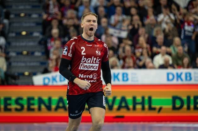 DAIKIN HBL: SG Flensburg-Handewitt vs Handball Verein Hamburg; 09.11.25 Jubel Torjubel bei Simon Pytlick (Nr.02, SG Flensburg-Handewitt) DAIKIN HBL: SG Flensburg-Handewitt vs Handball Sport Verein Hamburg, GP JOULE Arena am 09.11.25 Copyright: xBEAUTIFULxSPORTS MarioxM.xKobergx