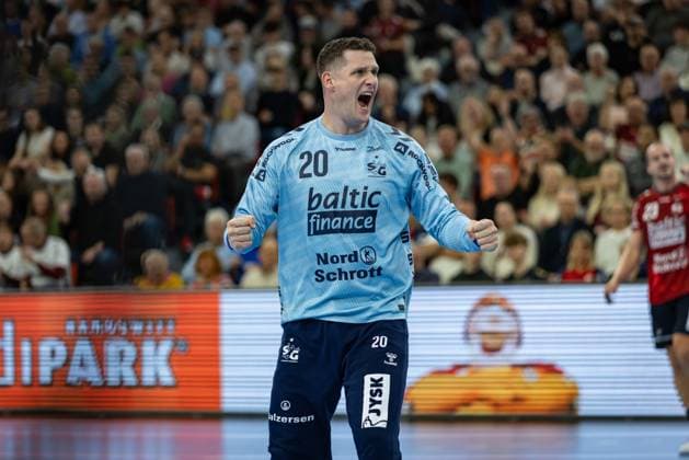 DAIKIN HBL: SG Flensburg-Handewitt vs Handball Verein Hamburg; 09.11.25 Jubel Freude über gehaltenen Ball bei Kevin Møller (Nr.20, SG Flensburg-Handewitt) DAIKIN HBL: SG Flensburg-Handewitt vs Handball Sport Verein Hamburg, GP JOULE Arena am 09.11.25 Copyright: xBEAUTIFULxSPORTS MarioxM.xKobergx