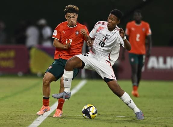 Portugal v Japan: Group B - FIFA U-17 World Cup Qatar 2025 Simonyu Mendy (R) of Japan and Joao Aragao of Portugal in action during the FIFA U-17 World Cup Qatar 2025 Group B match between Portugal and Japan in Doha, Qatar, on November 9, 2025. DOHA Qatar Copyright: xNOUSHADxTHEKKAYILx