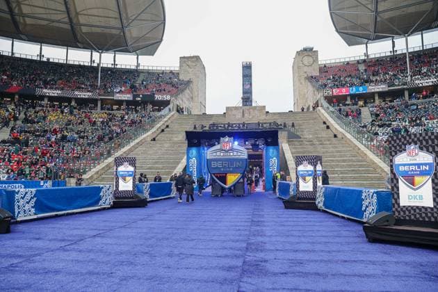Das Berliner Olympiastadion in NFL, American Football Herren, USA Design, Marathontor, GER, Indianapolis Colts vs. Atlanta Falcons, American Football, National Football League, Berlin Game 2025, Woche 10, Saison 2025, 09.11.2025, GER, Indianapolis Colts vs. Atlanta Falcons, American Football, National Football League, Berlin Game 2025, Woche 10, Saison 2025, 09.11.2025 Berlin Copyright: xEibner-Pressefoto JennixMaulx EP_JML