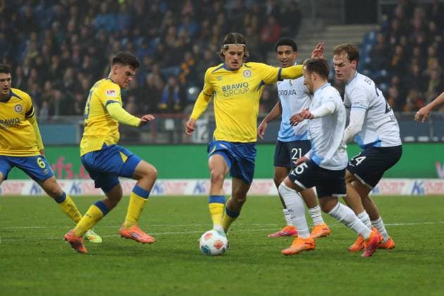 Braunschweig vs. Bochum, 2. BL Braunschweig, 09.11.2025, FUßBALL - Eintracht Braunschweig vs. VfL Bochum, 2. BL, Saison 2025 26. Levente Szabo (Eintracht Braunschweig) Braunschweig