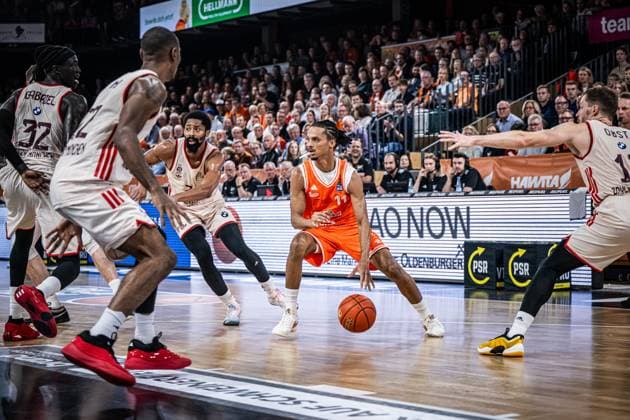1. Basketball Bundesliga, easyCredit BBL, Saison 2025 2026, Herren, Hauptrunde, 7. Spieltag, 09.11.2025, RASTA Vechta - FC Bayern München Basketball Alonzo Verge ( 11 - RASTA Vechta) in Aktion Vechta RASTA Dome Niedersachsen Deutschland