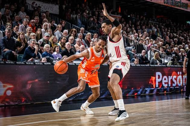 1. Basketball Bundesliga, easyCredit BBL, Saison 2025 2026, Herren, Hauptrunde, 7. Spieltag, 09.11.2025, RASTA Vechta - FC Bayern München Basketball Alonzo Verge ( 11 - RASTA Vechta) in Aktion Vechta RASTA Dome Niedersachsen Deutschland