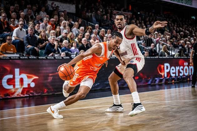 1. Basketball Bundesliga, easyCredit BBL, Saison 2025 2026, Herren, Hauptrunde, 7. Spieltag, 09.11.2025, RASTA Vechta - FC Bayern München Basketball Alonzo Verge ( 11 - RASTA Vechta) in Aktion Vechta RASTA Dome Niedersachsen Deutschland