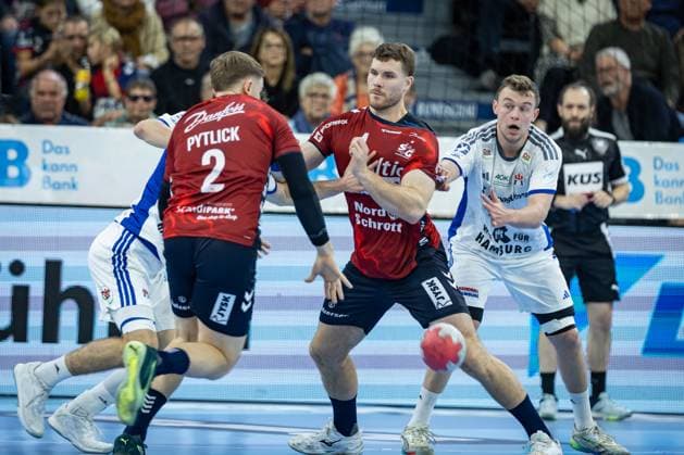 DAIKIN HBL: SG Flensburg-Handewitt vs Handball Verein Hamburg; 09.11.25 SG Flensburg-Handewitt im Angriff DAIKIN HBL: SG Flensburg-Handewitt vs Handball Sport Verein Hamburg, GP JOULE Arena am 09.11.25 Copyright: xBEAUTIFULxSPORTS MarioxM.xKobergx