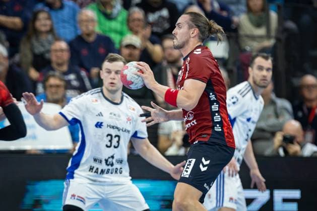 DAIKIN HBL: SG Flensburg-Handewitt vs Handball Verein Hamburg; 09.11.25 Kent Robin Tønnesen (Nr.23, SG Flensburg-Handewitt) im Angriff DAIKIN HBL: SG Flensburg-Handewitt vs Handball Sport Verein Hamburg, GP JOULE Arena am 09.11.25 Copyright: xBEAUTIFULxSPORTS MarioxM.xKobergx