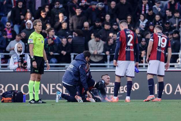 November 9, 2025, Bologna, ITALY: Bologna s goalkeeper Lukas Skorupski (C) during the Italian Serie A soccer match Bologna FC vs SSC Napoli at Renato Dall Ara stadium in Bologna, Italy, 9 November 2025. ANSA SERENA CAMPANINI Soccer: Serie A ; Bologna-Napoli  - ZUMAa110 20251109_zaf_a110_056 Copyright: xSerenaxCampaninix