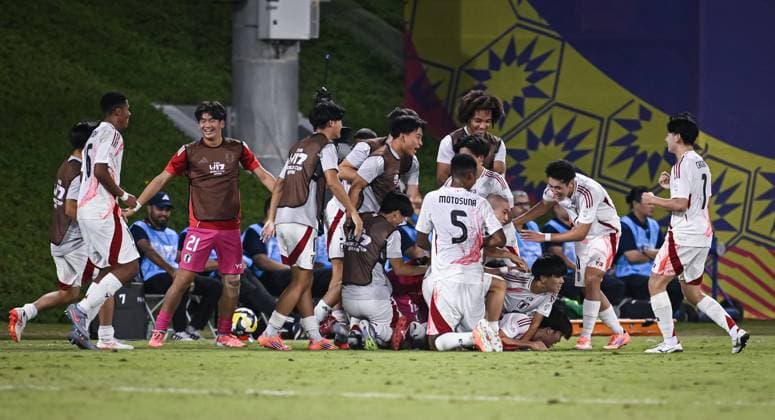 Fussball, Junioren U 17 WM 2025 in Doha Katar Vorrunde 09.11.2025 Gruppe B Portugal - Japan TEAMUBEL Japan nach dem Tor zum 0-2