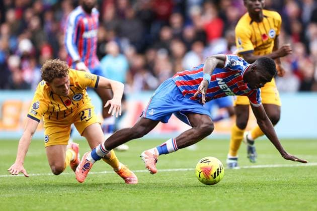 Crystal Palace v Brighton & Hove Albion 09 November 2025, London - Premier League Football - Crystal Palace v Brighton & Hove Albion - Ismaila Sarr of Crystal Palace and Mats Wieffer of Brighton & Hove Albion - Photo: Jacques Feeney Offside. London UK Copyright: xJacquesxFeeneyx xOffsidexOffside