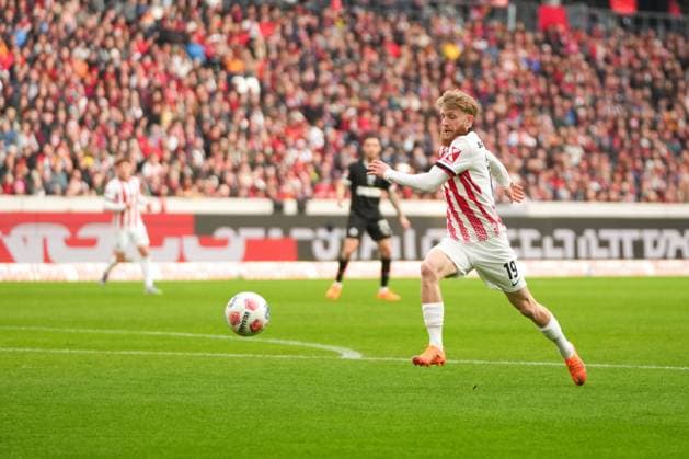 1. Bundesliga: SC Freiburg vs FC St. Pauli, 09.11.2025 Jan?Niklas Beste (SC Freiburg, 19) mit einem Torversuch 1. Bundesliga: SC Freiburg vs FC St. Pauli, Europa-Park-Stadion, 09.11.2025 DFB DFL REGULATIONS PROHIBIT ANY USE OF PHOTOGRAPHS AS IMAGE SEQUENCES AND OR QUASI-VIDEO. Copyright: xBEAUTIFULxSPORTS Boscox