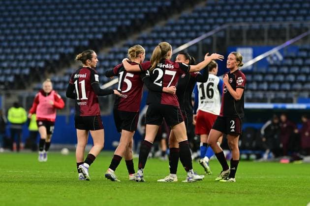 Fußball I Frauen I Saison 2025-2026 I Bundesliga I 10. Spieltag I Hamburger SV - 1. FC Nürnberg I 09.11.2025 Jubel, Begeisterung, Enthusiasmus, Euphorie, Freude, Glücksgefühl, Heiterkeit bei: 1. FC Nürnberg Frauen nach dem 1:2 Sieg gegen die Hamburger SV Frauen Hamburg Volkspark, Volksparkstadion, Stadion, Volkspark-Stadion Hamburg Deutschland Copyright: xLobeca FelixxSchlikisx