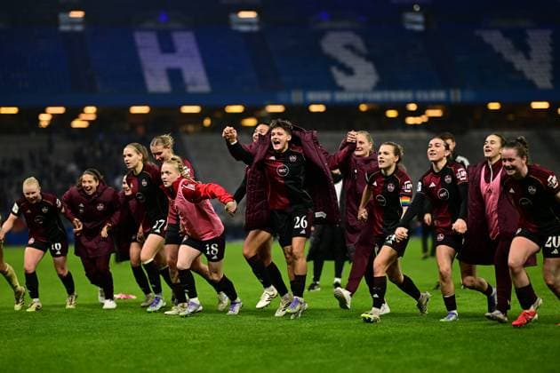 Fußball I Frauen I Saison 2025-2026 I Bundesliga I 10. Spieltag I Hamburger SV - 1. FC Nürnberg I 09.11.2025 Jubel, Begeisterung, Enthusiasmus, Euphorie, Freude, Glücksgefühl, Heiterkeit bei: 1. FC Nürnberg Frauen nach dem 1:2 Sieg gegen die Hamburger SV Frauen Hamburg Volkspark, Volksparkstadion, Stadion, Volkspark-Stadion Hamburg Deutschland Copyright: xLobeca FelixxSchlikisx