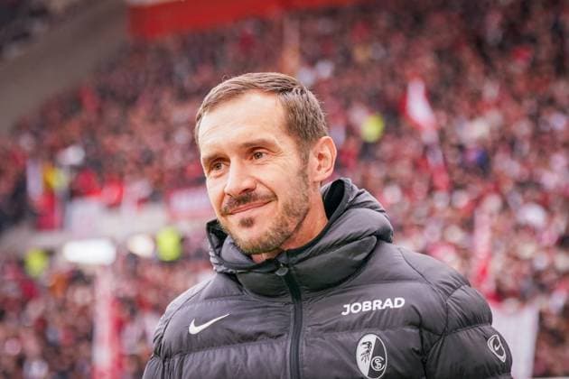 Deutschland: Fussball Bundesliga 2025 26, 10. Spieltag - SC Freiburg vs FC St. Pauli - Europa Park Stadion: Julian Schuster (SC Freiburg, Trainer) Freiburg im Breisgau Baden-Württemberg Deutschland Copyright: xJOERANxSTEINSIEKx