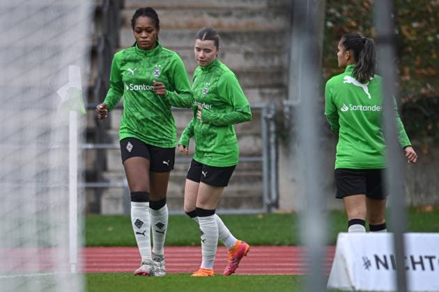Deutschland, Fußball, 2. Frauen-Bundesliga, 10. Spieltag, 2025 2026, Borussia Mönchengladbach vs FC Ingolstadt 04, 09.11.2025, Grenzlandstadion, Mönchengladbach, Deutschland, Joy Babatunde (Borussia Mönchengladbach, 13) beim Warm-up Copyright: xMarkusxVerwimpx