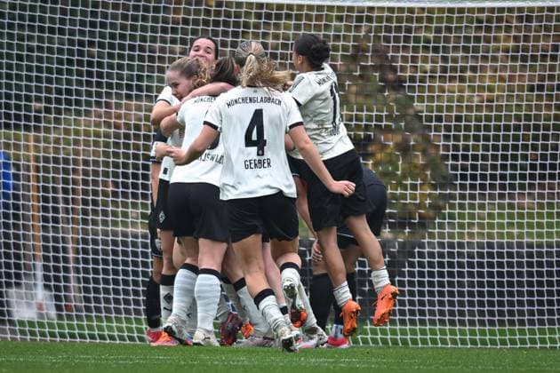 Deutschland, Fußball, 2. Frauen-Bundesliga, 10. Spieltag, 2025 2026, Borussia Mönchengladbach vs FC Ingolstadt 04, 09.11.2025, Grenzlandstadion, Mönchengladbach, Deutschland, Borussia feiert das Tor zum 3:2 Copyright: xMarkusxVerwimpx