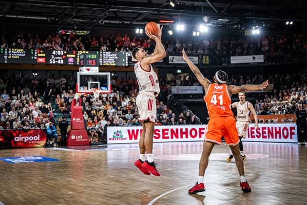 1. Basketball Bundesliga, easyCredit BBL, Saison 2025 2026, Herren, Hauptrunde, 7. Spieltag, 09.11.2025, RASTA Vechta - FC Bayern München Basketball Oscar da Silva ( 1 - FC Bayern München Basketball) beim Jumpshot Vechta RASTA Dome Niedersachsen Deutschland