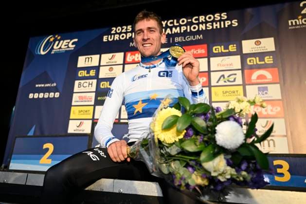 2025 UEC Cyclo-Cross EC - Men Elite MIDDELKERKE, BELGIUM - NOVEMBER 09 : Aerts Toon (BEL) celebrating his victory on the podium during the 2025 UEC Cyclo-Cross European Championships for Men Elite on November 09, 2025 in Middelkerke, Belgium, 09 11 2025 Middelkerke Belgium  Copyright: xNicoxVereeckenx