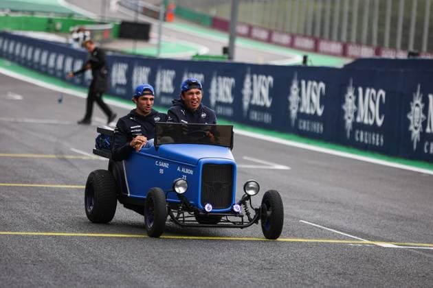 F1 - SAO PAULO GRAND PRIX 2025 drivers parade SAINZ Carlos (spa), Williams Racing FW47, ALBON Alexander (tha), Williams Racing FW47, portrait during the 2025 Formula 1 Grande Premio de Sao Paulo, 2025 Sao Paulo Grand Prix, 21th round of the 2025 FIA Formula One World Championship, WM, Weltmeisterschaft from November 7 to 9, 2025 on the Interlagos, in Sao Paulo, Brazil - Sao PauloBrazil Copyright: xANTONINxVINCENTx