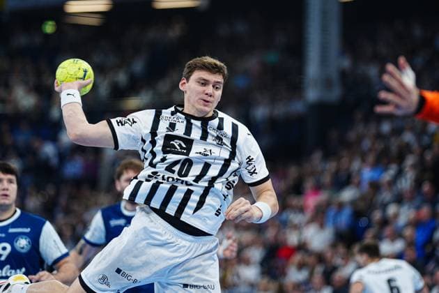 Wurf Tor Lucas Laube (THW Kiel, 20) GER, THW Kiel vs. Bergischer HC, Handball, 1. Bundesliga, Spieltag 11, Saison 2025 2026, 09.11.2025 GER, THW Kiel vs. Bergischer HC, Handball, 1. Bundesliga, Spieltag 11, Saison 2025 2026, 09.11.2025 Kiel Copyright: xEibner-Pressefoto MarcelxvonxFehrnx EP_MFN