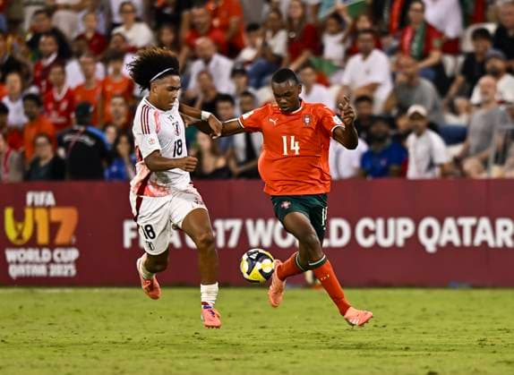 Portugal v Japan: Group B - FIFA U-17 World Cup Qatar 2025 Jelani Ren Makinose (L) of Japan and Ricardo Neto of Portugal in action during the FIFA U-17 World Cup Qatar 2025 Group B match between Portugal and Japan in Doha, Qatar, on November 9, 2025. DOHA Qatar Copyright: xNOUSHADxTHEKKAYILx