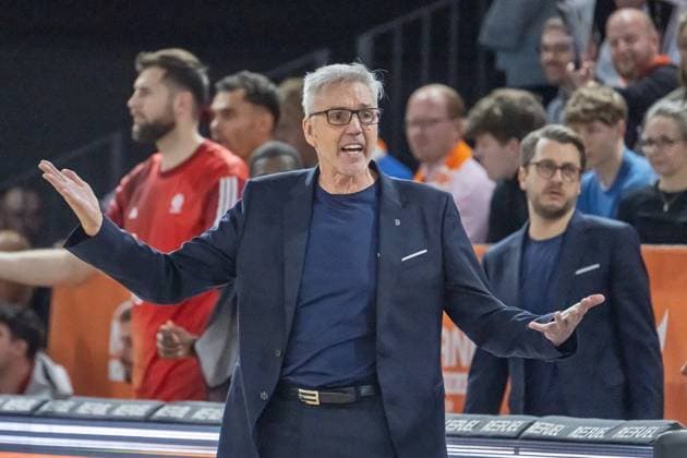 GER, EasyCredit BBL RASTA Vechta vs FC Bayern Muenchen 09.11.2025, RASTA Dome, Vechta, GER, EasyCredit BBL RASTA Vechta vs FC Bayern Muenchen im Bild Gordon Herbert Gordon Herbert (Coach FCB)